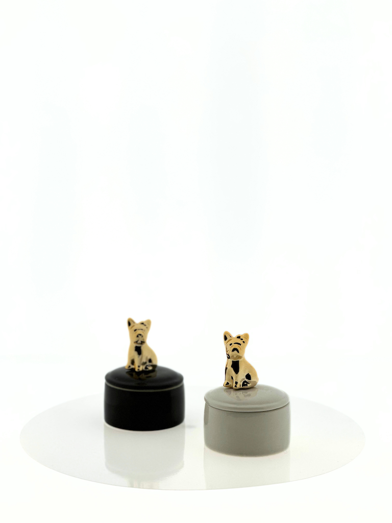 witte mini urn - goud hondje - rememberme pets webshop
